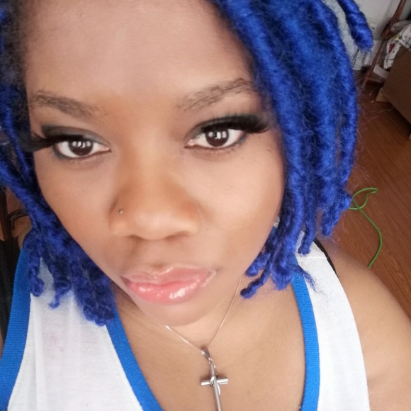 Meet your Posher, Sandi - Picture 4 of 6